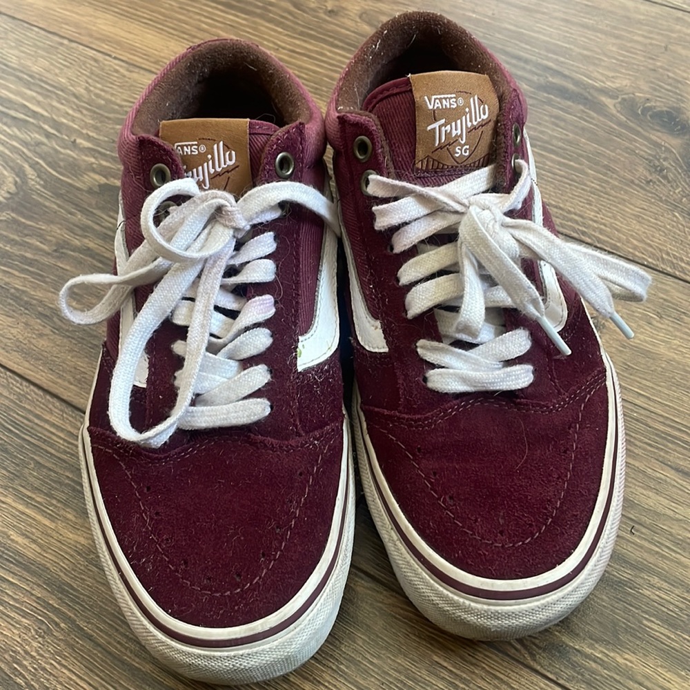 Burgundy/purple Vans - women’s 9 men’s 7